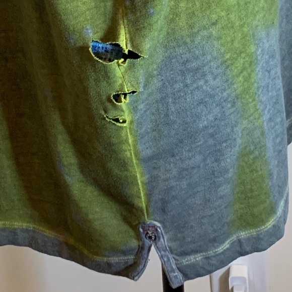 Distressed and cutout Tee - Picture 3 of 4